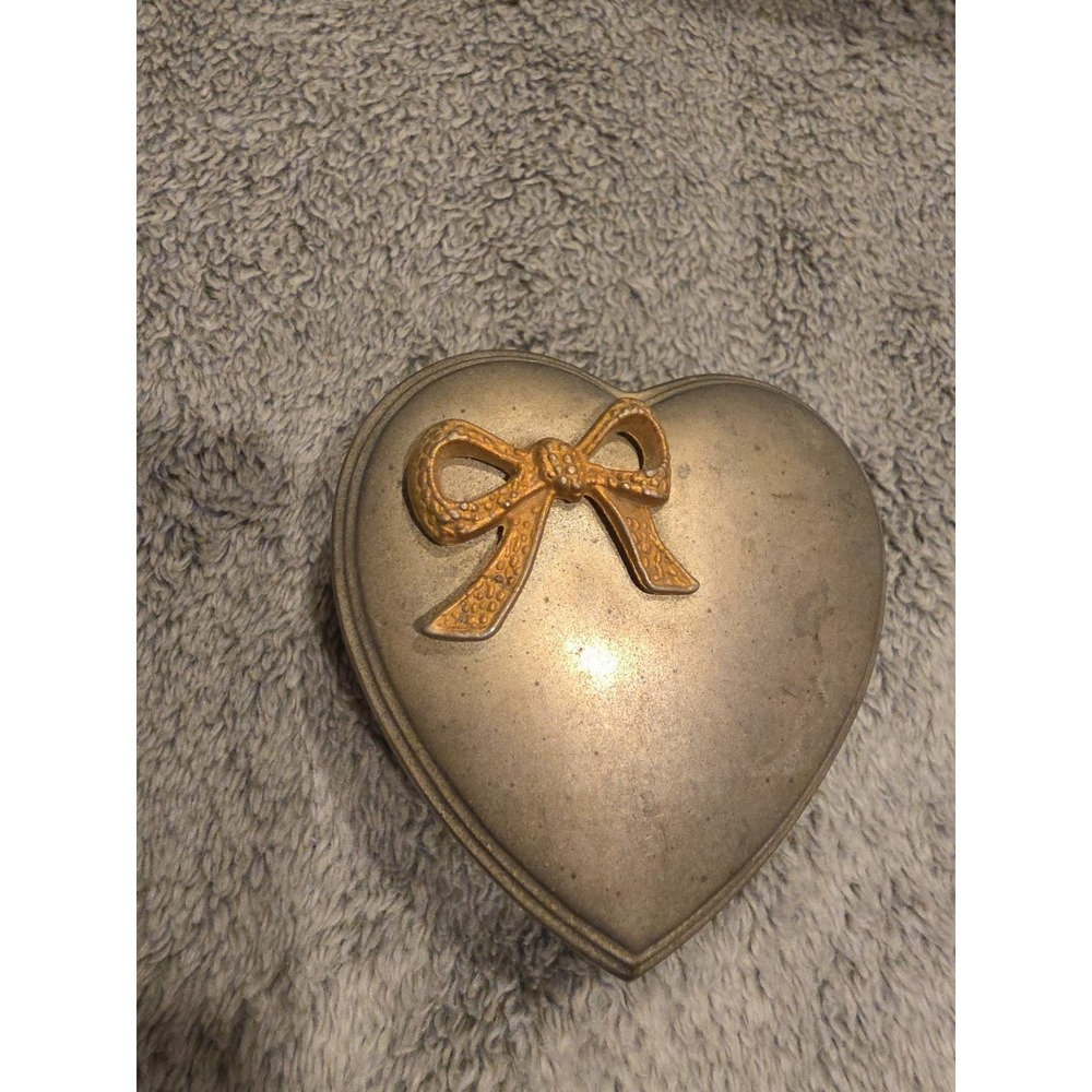 Silver Plated Heart Shaped Jewelry Teinket‎ Box With Red Lining Made In China
